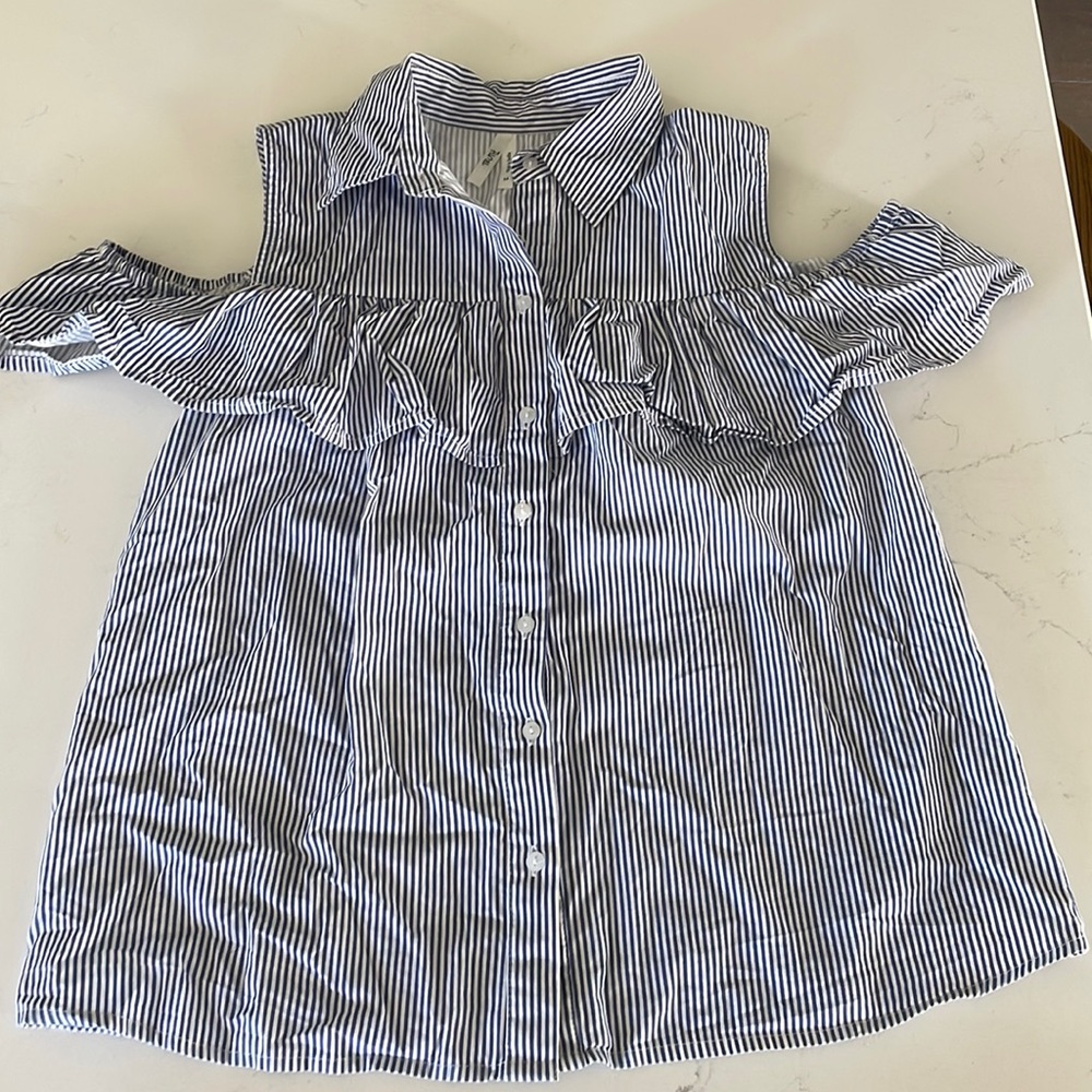 Cold Shoulder button up